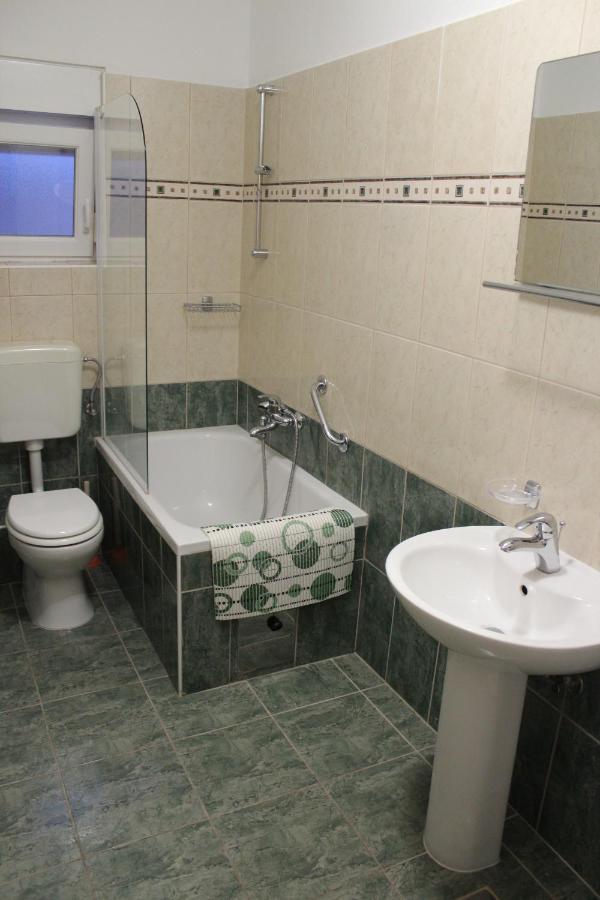 Bayview Apartment Trogir Bagian luar foto