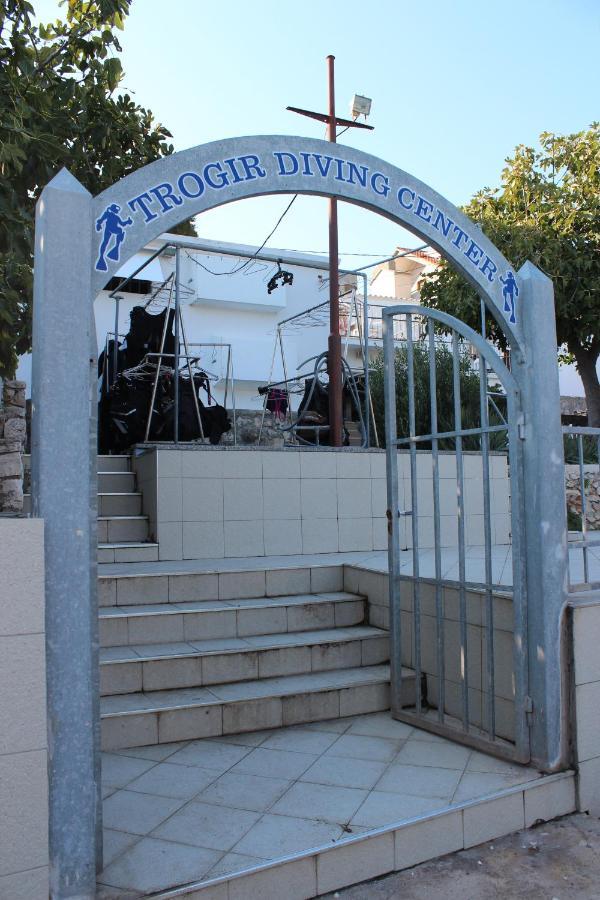 Bayview Apartment Trogir Bagian luar foto